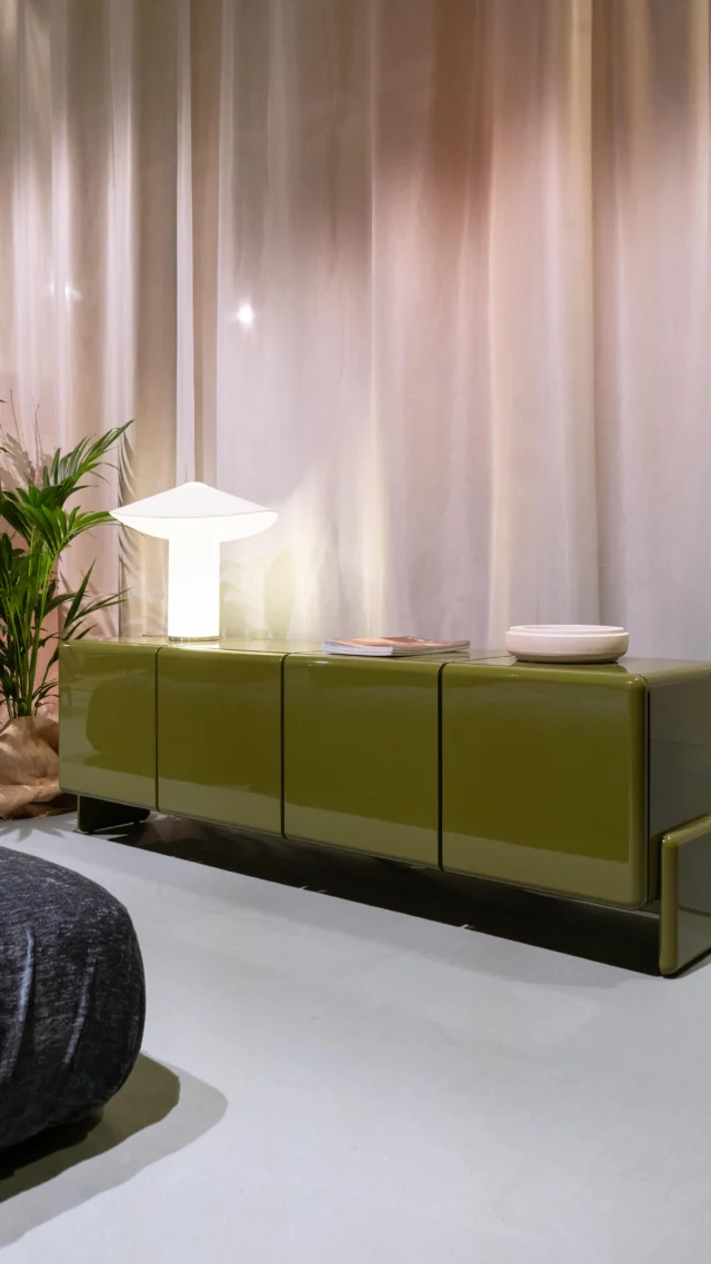 ✨WELCOME HOME - Destination Design✨

Tijdens Destination Design deed ik inspiratie op voor het komende jaar. Van rijke stoffen tot gladde texturen, van bedaarde tinten tot  explosieve kleuren. Wat voorop staat is eigenheid, een persoonlijk interieur. Gevormd naar de wensen en smaak van de bewoners zelf. Laat dit nu perfect aansluiten bij mijn visie voor wonen.🧡